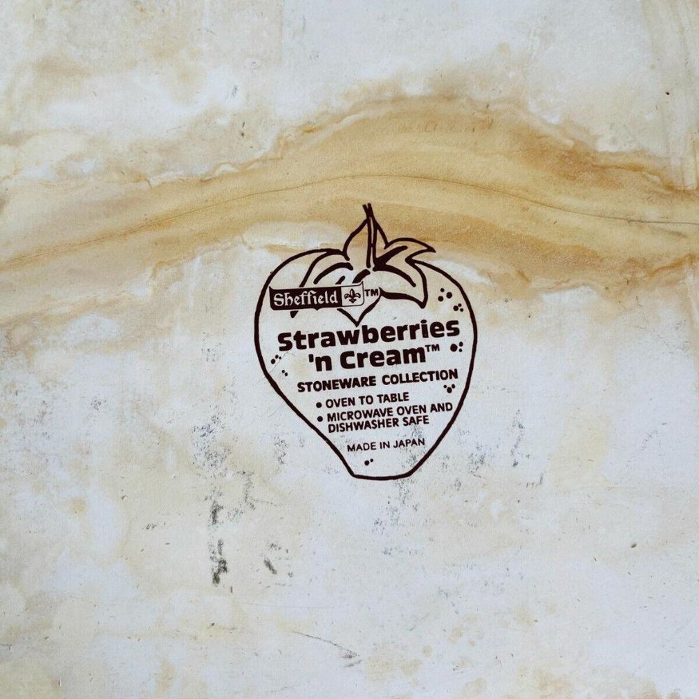 Vintage Sheffield Strawberries n Cream Stoneware Baking Dish 70s DAMAGED - Picture 5 of 6